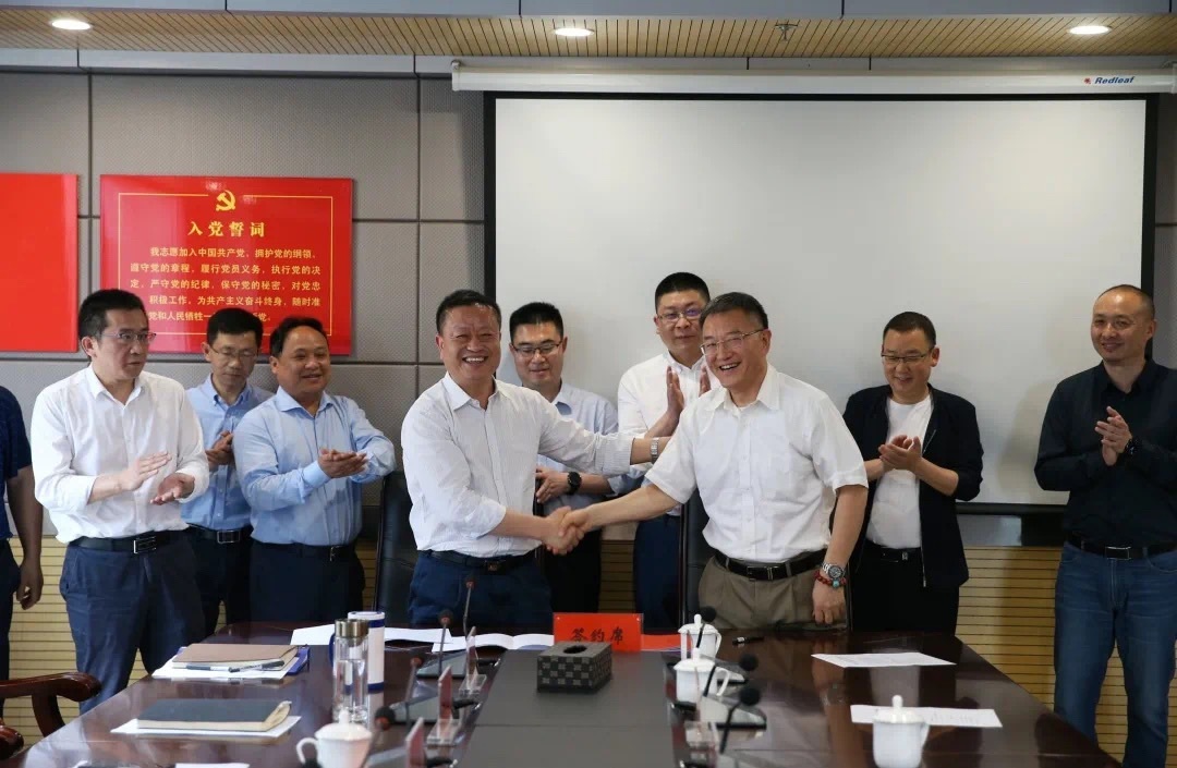 Head of Intercontinental Food Group Visits Hubei University for Nationalities